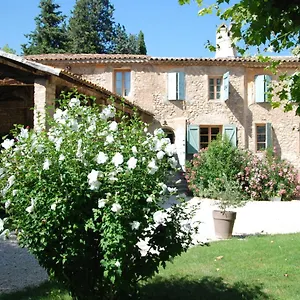 https://le-moulin-des-pinchinats.fr-provencehotel.com