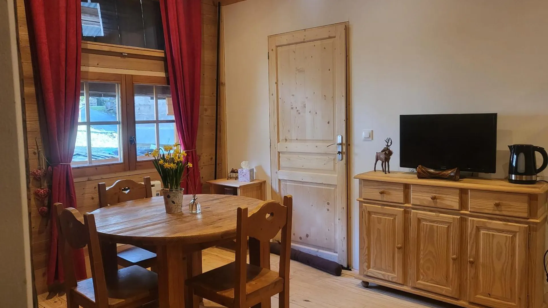 Le Nid Des Cerfs Bed and Breakfast Essert-Romand Frankrijk